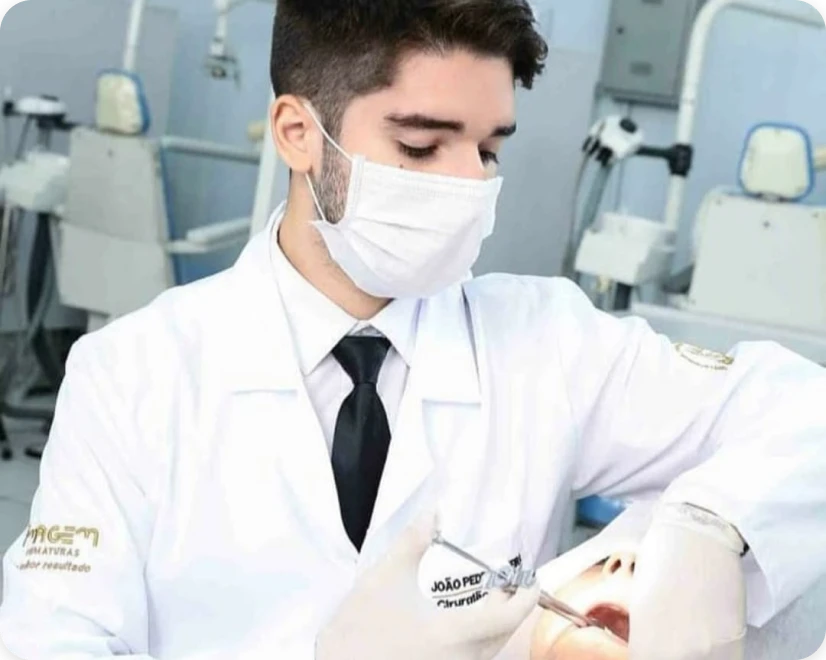 Dr. João Pedro Silveira, cirurgião bucomaxilofacial